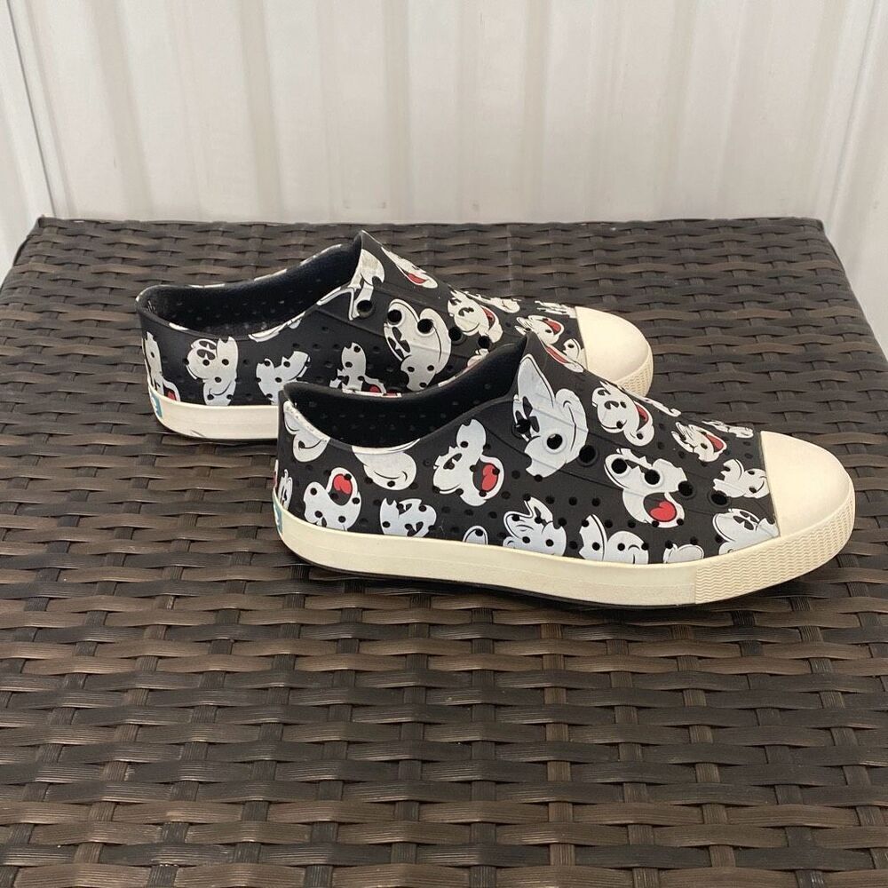 Mickey Mouse natives shoes women’s size 7